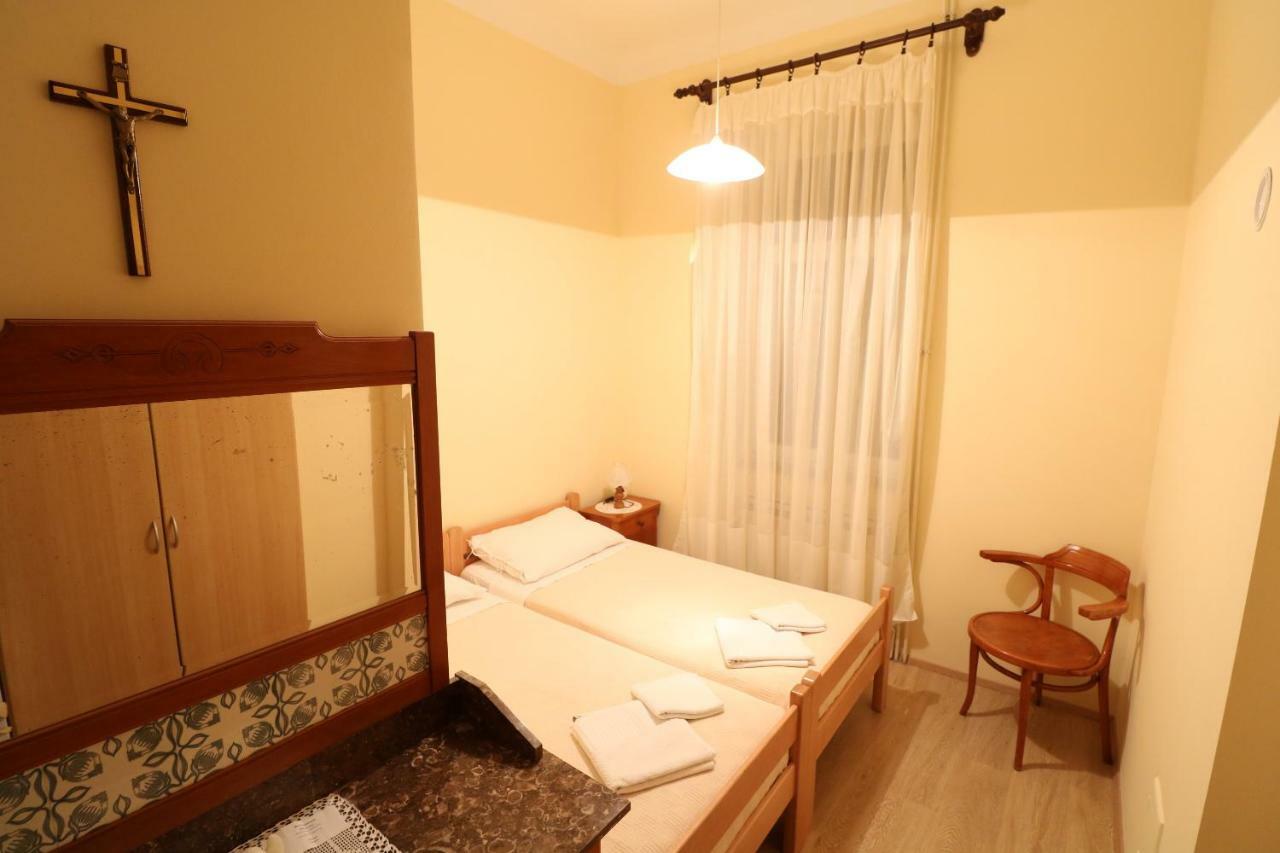 Apartment & Rooms Three Angels Башка Екстер'єр фото